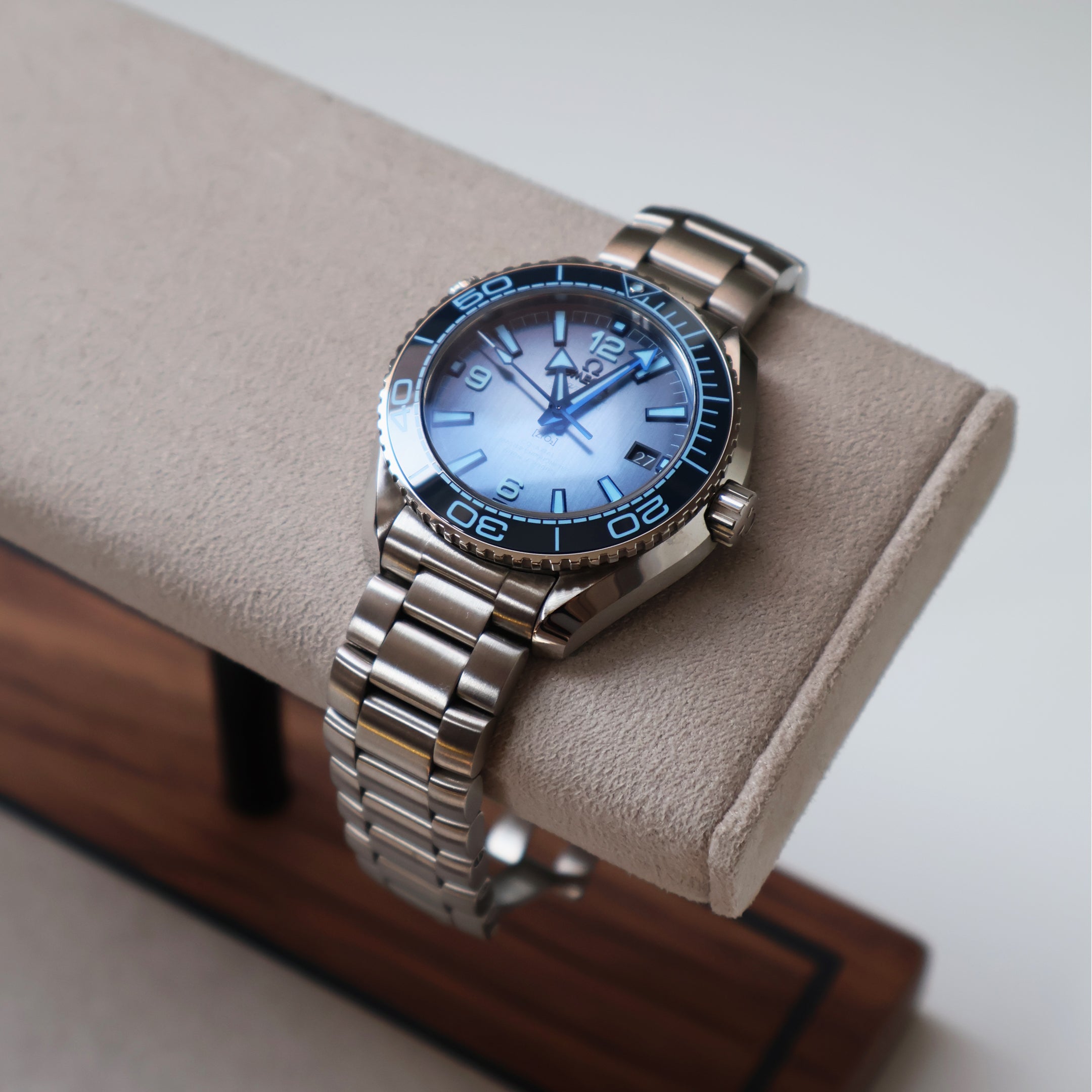 The Foxton Watch Stand MKII - Stone Grey & American Black Walnut